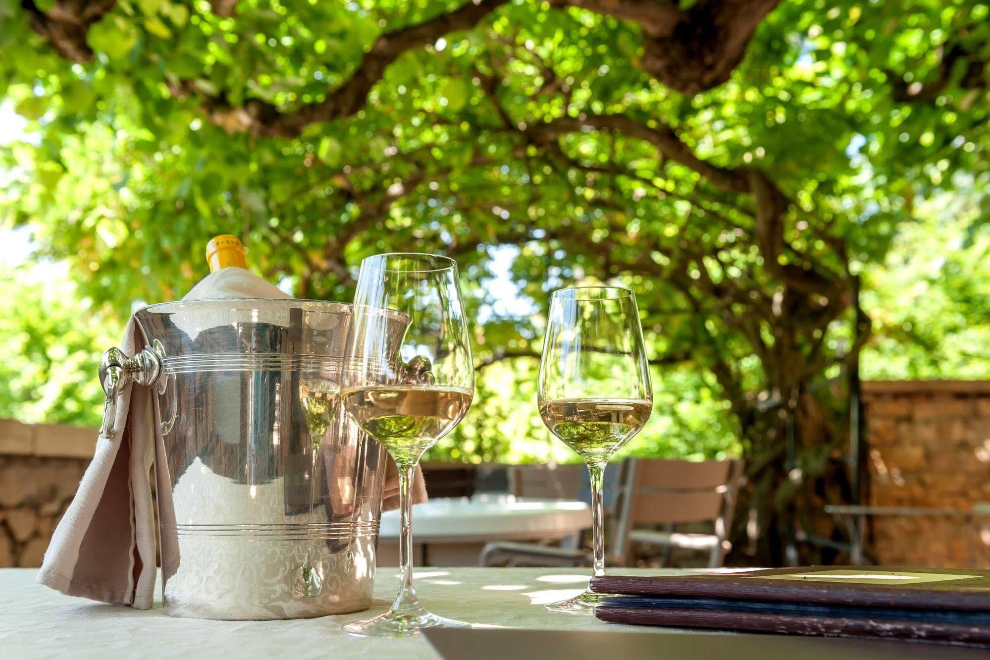 Hotel Restaurant Emile Job Montmerle-sur-Saône Kültér fotó