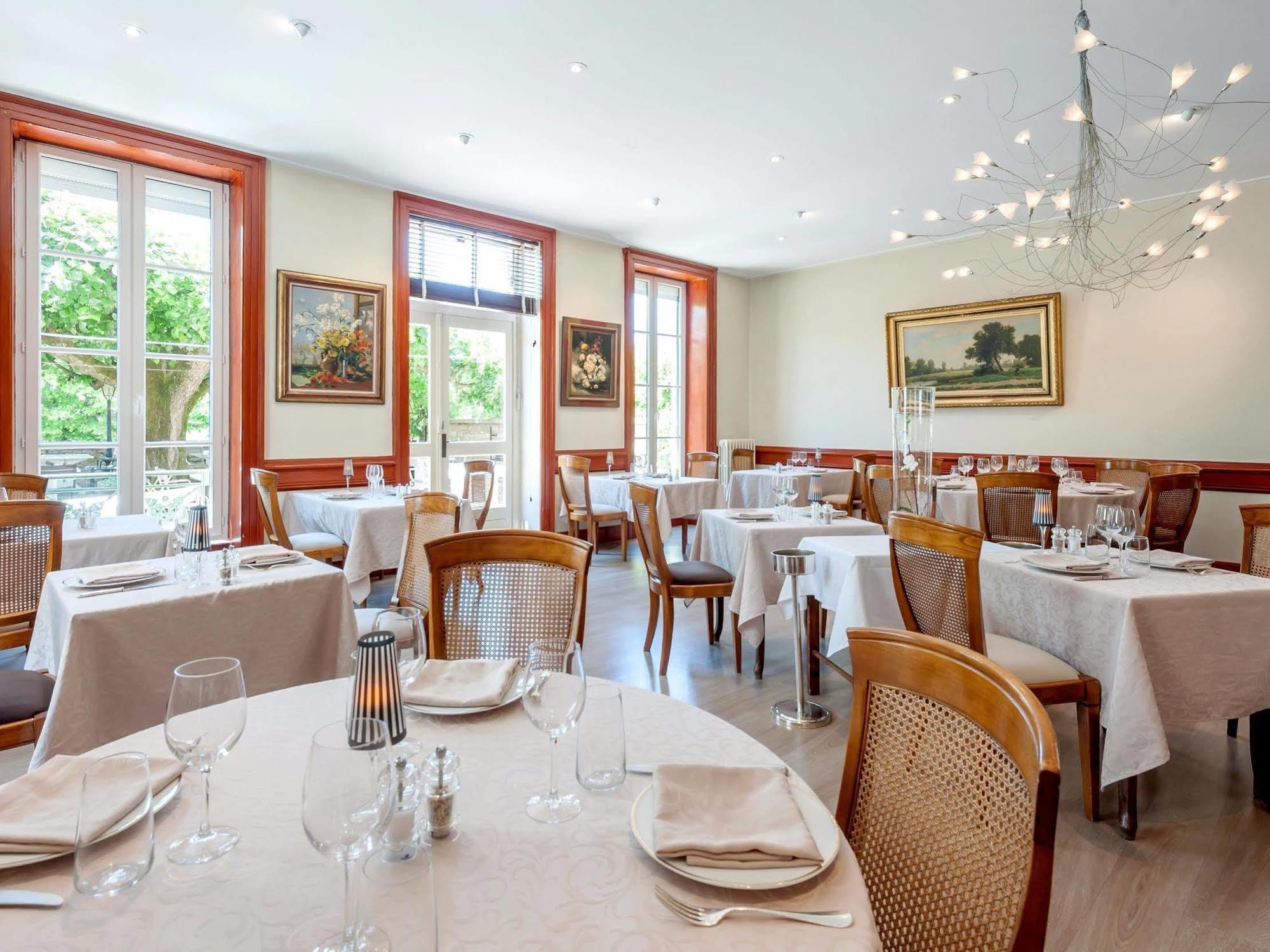 Hotel Restaurant Emile Job Montmerle-sur-Saône Kültér fotó